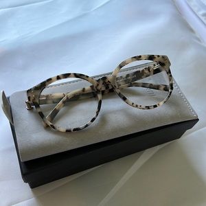 TIJN Mitchell non prescription glasses. Almost new. Comes with a box and a case